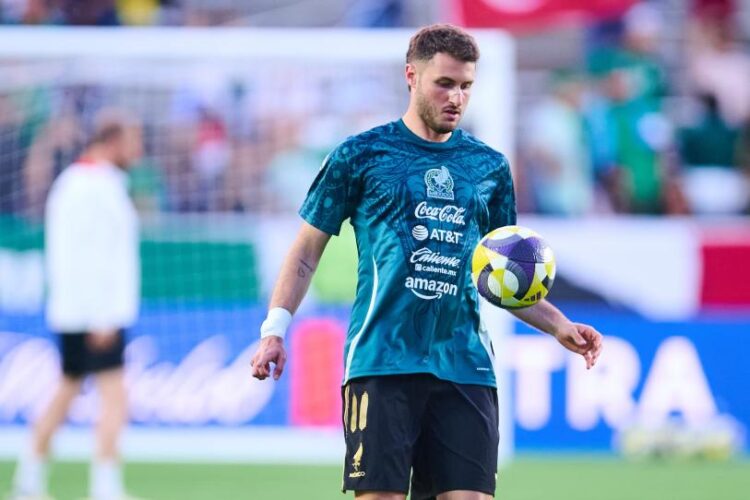 Santiago Giménez admite el error de jugar lesionado y revela el miedo de Europa al Azteca