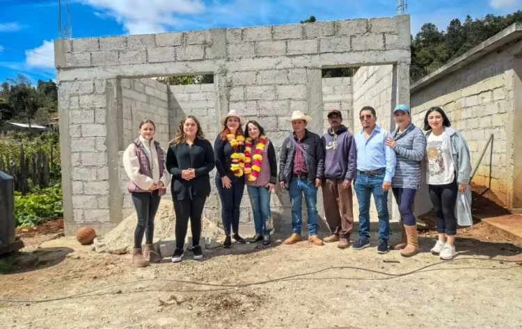 Muros firmes transforman viviendas en la comunidad de Napité en SCLC