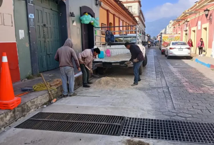 Refuerzan mantenimiento urbano en la zona centro de San Cristóbal