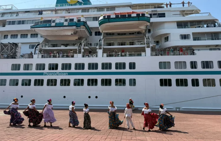 Puerto Chiapas recibió su cuarto crucero del año con el arribo del Amadea
