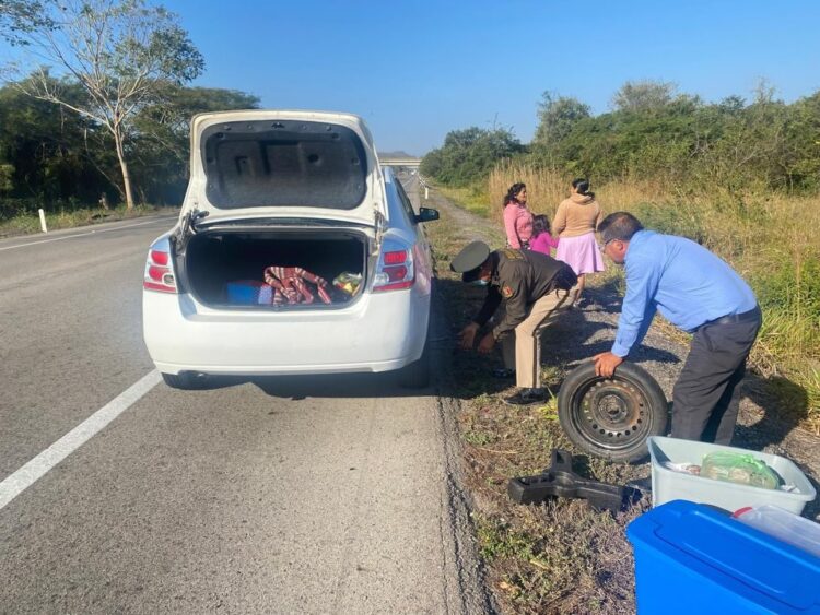 Brinda SSP apoyo vial en distintos tramos carreteros de Chiapas