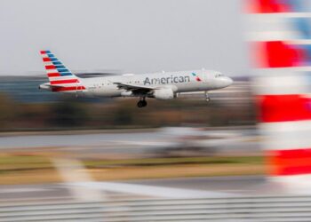 Trump ordena reabrir espacio aéreo de Venezuela; vuelos comerciales son reactivados