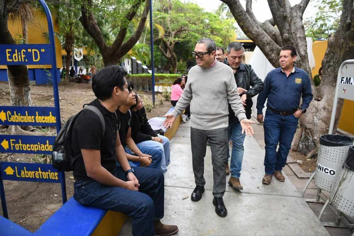 Se reúne Oswaldo Chacón con comunidades de las Facultades de Medicina Humana y Medicina Veterinaria