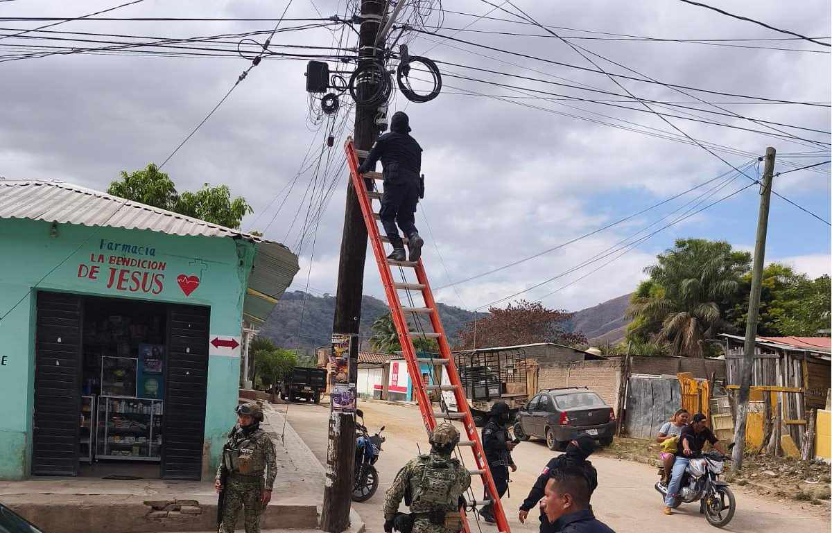 FGE desmantela 7 cámaras de videovigilancia irregulares en Villaflores