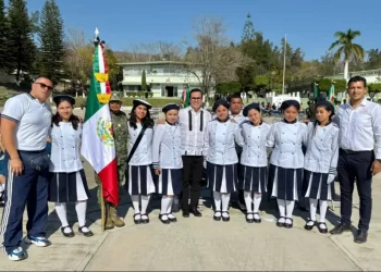 Participa Jorge Acero en la ceremonia conmemorativa al Día de la Bandera