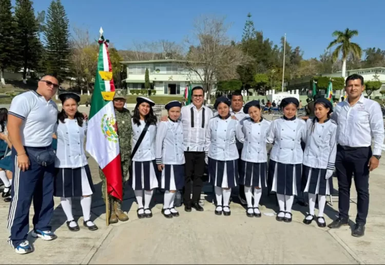 Participa Jorge Acero en la ceremonia conmemorativa al Día de la Bandera