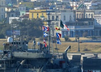 Dos buques de México llegan a Cuba con ayuda humanitaria