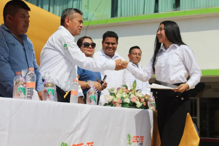 Cecyt 16 Salto de Agua entrega Títulos Profesionales a la Generación 2022–2025 