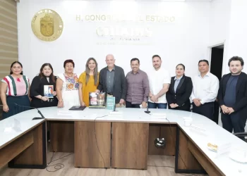 Analizan el tema: “Democracia y las instituciones contemporáneas”