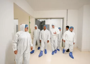 Eduardo Ramírez y Julio Berdegué supervisan avances de la Planta Moscamed en Metapa de Domínguez