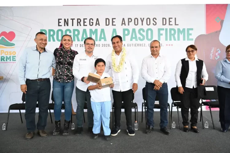 Eduardo Ramírez y Paco Chacón entregan apoyos del programa A Paso Firme