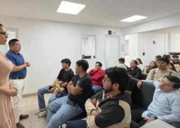 Órgano Interno de Control de la FGE recibe a estudiantes de Derecho de la Unich
