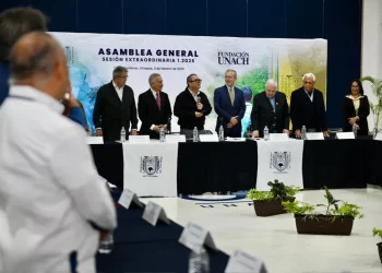 Renuevan a integrantes de los distintos consejos de la Fundación UNACH