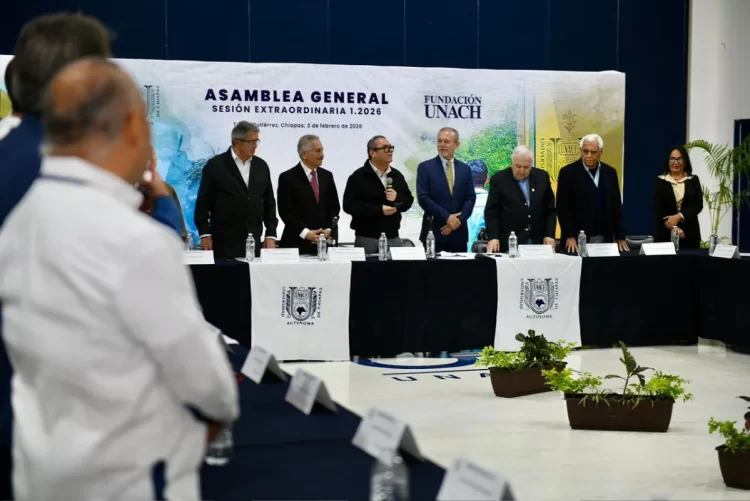 Renuevan a integrantes de los distintos consejos de la Fundación UNACH