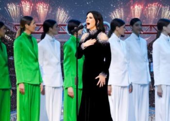 Laura Pausini sorprende con homenaje a Giorgio Armani en Juegos Olímpicos de Invierno 2026