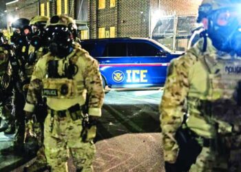 Trump limita intervención federal en protestas, pero mantiene redadas migratorias