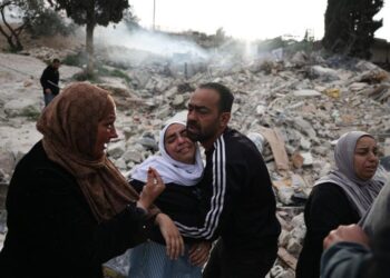 Cientos de palestinos desplazados en Cisjordania por ataques de colonos israelíes