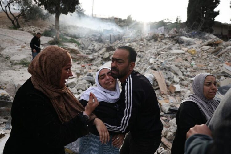 Cientos de palestinos desplazados en Cisjordania por ataques de colonos israelíes