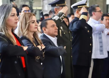 Sobre la Constitución nada, bajo la Constitución todo: JCMG