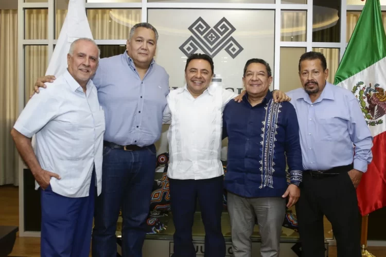 Juan Carlos Moreno Guillén sostiene reunión con notarios chiapanecos