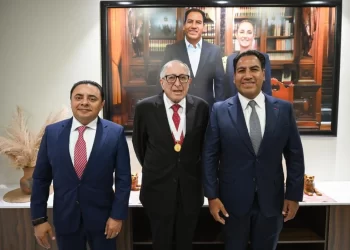 Reconocimiento a la excelencia y vocación de servicio: JCMG