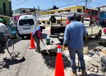 Acciones de bacheo en Prolongación 1 de Marzo para mejorar movilidad