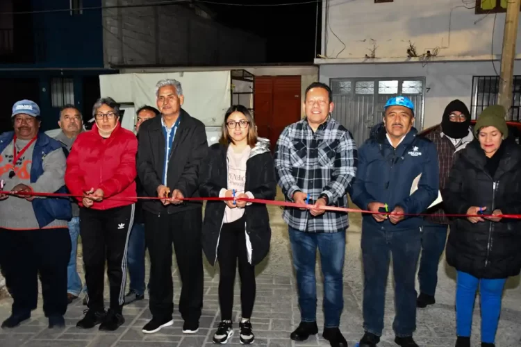 Iluminan calles de la colonia La Raza con moderno sistema de alumbrado público