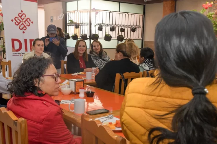 Fabiola Ricci se reúne con mujeres líderes de la Zona Sur de San Cristóbal