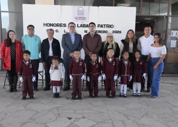 Reafirman valores cívicos en acto de inicio de semana en el Ayuntamiento