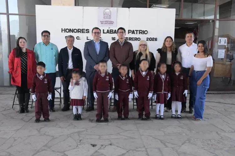 Reafirman valores cívicos en acto de inicio de semana en el Ayuntamiento