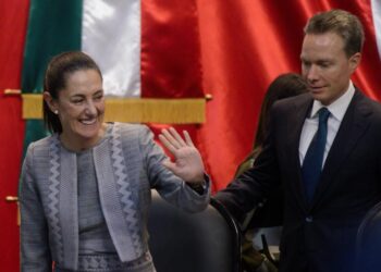 Sheinbaum niega reunión con Manuel Velasco tras ‘destapar’ a senadora al gobierno de SLP