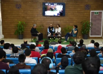 Dictan conferencia “Del aula al centro de datos: Oportunidades para jóvenes en Inteligencia Artificial”
