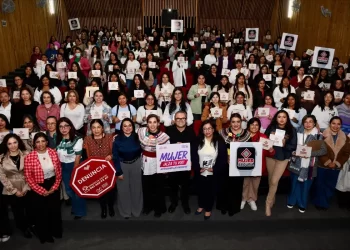 Entregan más de 350 relojes inteligentes del Programa Mujer Segura a integrantes de la comunidad UNACH