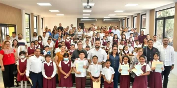 Realizan la entrega de becas federales “Artemio López” en Berriozábal