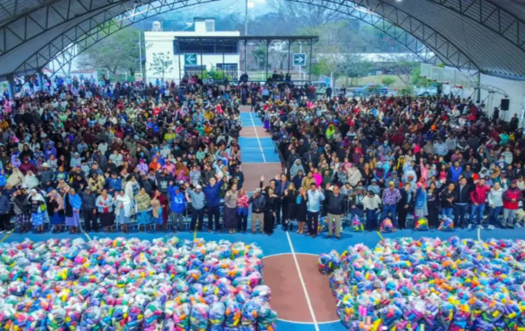 Entregan hilo para elaboración de hamacas a 1,300 artesanas y artesanos en Berriozábal 
