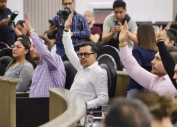 Un acto de justicia social eliminar pensiones y jubilaciones millonarias: Congreso
