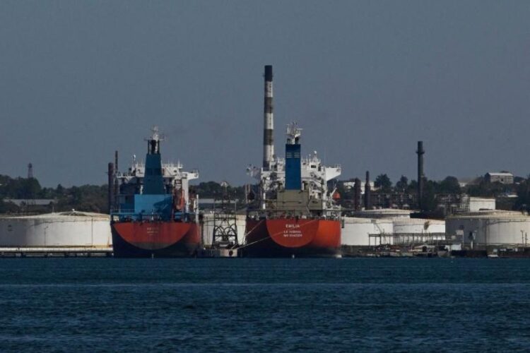 Crisis energética en Cuba: negocios privados importan gasolina para sobrevivir