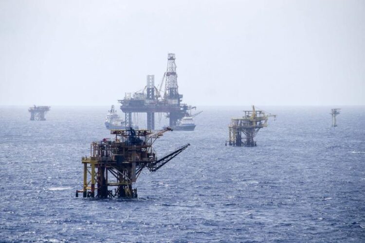 Empresas privadas en Cuba se han acercado a Pemex para adquirir combustible: Sheinbaum