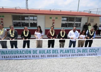 Reafirma Eduardo Ramírez su compromiso con la educación y el bienestar de estudiantes de Tuxtla