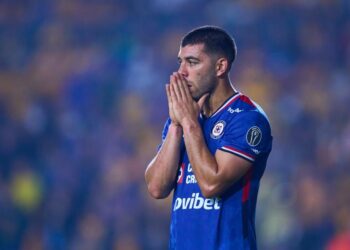 Nicolás Larcamón se resigna a la salida de Erik Lira y ya tiene a su reemplazo en Cruz Azul