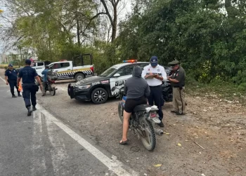 En Huixtla y Mazatán, FGE implementa operativos “Cero Impunidad” y revisión de vehículos polarizados