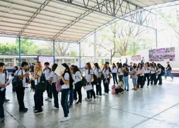 Refuerzan seguridad de estudiantes con dispositivos “Mujer Segura” en Cobach