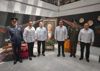 Moreno Guillén celebra reconocimiento al mérito académico chiapaneco