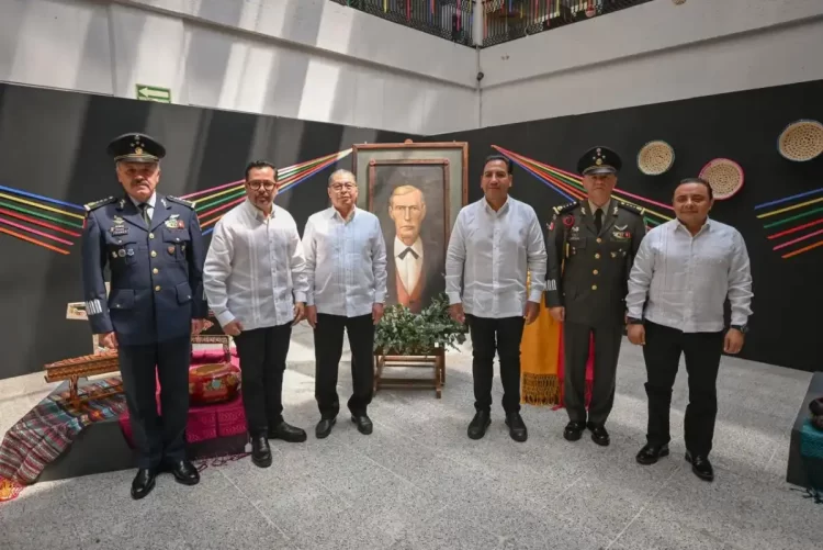 Moreno Guillén celebra reconocimiento al mérito académico chiapaneco