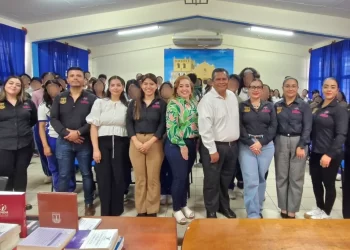 Poder Judicial del Estado visita la Prepa 5 de Tuxtla 