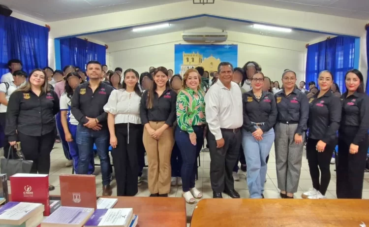 Poder Judicial del Estado visita la Prepa 5 de Tuxtla 