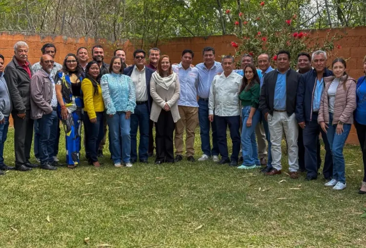 Fortalece Ayuntamiento alianza con el magisterio