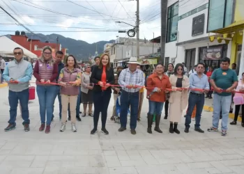 Inauguran rehabilitación integral de la calle principal en la colonia Ciudad Real de SCLC