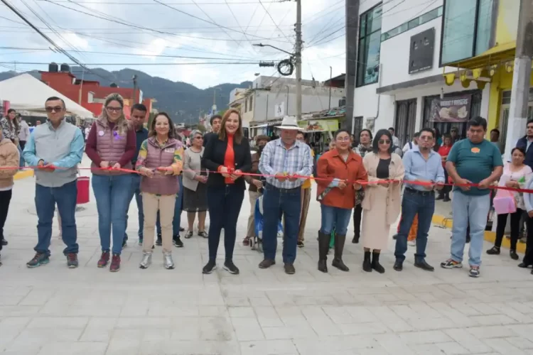 Inauguran rehabilitación integral de la calle principal en la colonia Ciudad Real de SCLC