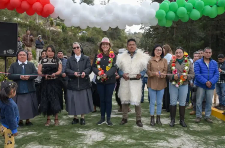 Inaugura Fabiola Ricci la calle Japón en la Comunidad de La Florecilla